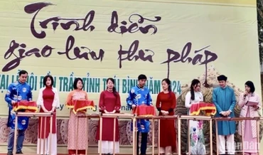 Biểu diễn thư pháp là một hoạt động văn hóa chính thức trong Lễ hội đền Trần Thái Bình năm 2024.