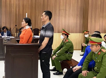 Phiên xét xử 2 bị cáo phạm tội mua bán trái phép chất ma túy.