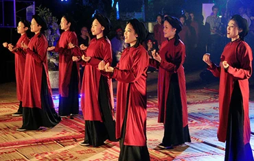 Hát Xoan, tỉnh Phú Thọ thuộc tín ngưỡng thờ cúng Hùng Vương, một dấu ấn văn hoá thời kỳ bình minh dựng nước, giữ nước vẫn lưu truyền đến ngày nay. (Ảnh: Báo điện tử Đảng Cộng sản)