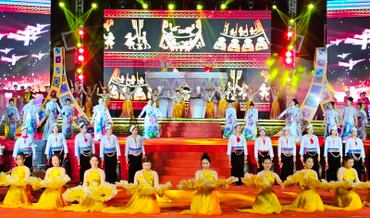 Các đoàn nghệ thuật cùng hội diễn "Xuân về trên quê Thanh".