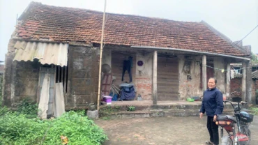 Một ngôi nhà dột nát, xuống cấp ở xã Hòa Tiến (huyện Hưng Hà, tỉnh Thái Bình). (Ảnh Đỗ Yến)