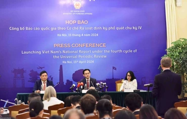 Thứ trưởng Bộ Ngoại giao Việt Nam Đỗ Hùng Việt chủ trì họp báo công bố báo cáo quốc gia theo cơ chế rà soát định kỳ phổ quát chu kỳ 4 (UPR) của Hội đồng Nhân quyền Liên hợp quốc. (Ảnh: Báo điện tử Đảng Cộng sản)