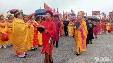 Rước nước trong Lễ hội đền Trần Thái Bình.