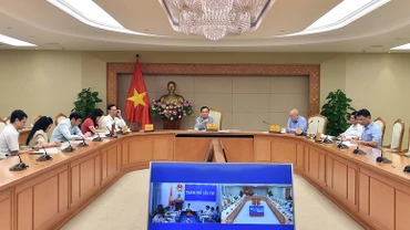 Phó Thủ tướng Trần Lưu Quang chủ trì cuộc họp trực tuyến với thành phố Cần Thơ về dự án đầu tư xây dựng Bệnh viện Ung bướu Cần Thơ. (Ảnh: VGP/Hải Minh)