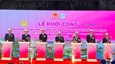 Các đại biểu khởi công dự án.