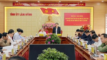 Quang cảnh buổi làm việc.