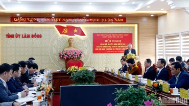 Phó Thủ tướng Thường trực Chính phủ Nguyễn Hòa Bình phát biểu ý kiến chỉ đạo các nội dung kiểm tra tại hội nghị. 