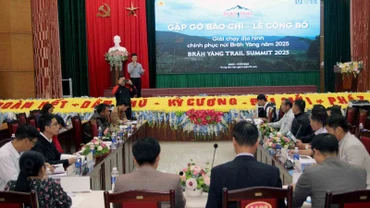 Quang cảnh Lễ công bố giải chạy địa hình chinh phục núi Brăh Yàng năm 2025.