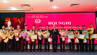 Bộ Tài chính tặng danh hiệu Tập thể lao động xuất sắc cho 16 đơn vị thuộc Cục Thuế Thanh Hóa.