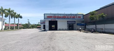 Trung tâm đăng kiểm xe cơ giới 17-01D trên địa bàn thành phố Thái Bình (tỉnh Thái Bình) gần 2 tháng nay luôn trong cảnh đìu hiu, thưa vắng phương tiện đến kiểm định.