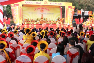 Quang cảnh lễ hội cầu phúc.
