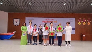 Học sinh tham dự Ngày hội Toán học mở.