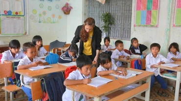 Tỷ lệ học sinh tốt nghiệp cấp THCS và cấp THPT vùng Bắc Trung Bộ và Duyên hải Trung Bộ đều thấp hơn so với bình quân cả nước. (Ảnh minh họa: Báo Dân tộc và Phát triển)