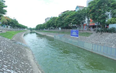 Ảnh minh họa: nước sông Tô Lịch ô nhiễm hữu cơ nghiêm trọng.