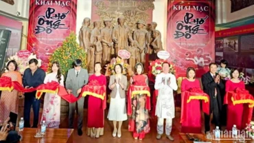 Nghi thức cắt băng khai trương "Phố ông đồ" tại Bảo tàng tỉnh Thái Bình.