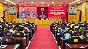 Phiên họp nghe huyện Nông Cống giải trình về trách nhiệm quản lý nhà nước.