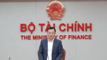 Đại diện Bộ Tài chính báo cáo về tình hình Tổng kiểm kê tài sản công.