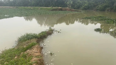 Đoạn kênh bị sạt, lở.