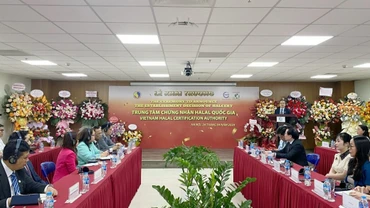 Quang cảnh lễ công bố.