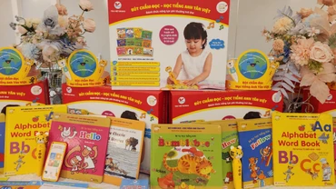 Bộ sách “Bút chấm đọc - Học tiếng Anh”.