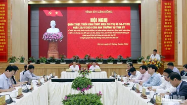 Các đồng chí Thường trực Tỉnh ủy Lâm Đồng chủ trì hội nghị.