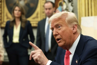 [Video] Tổng thống Trump có thể áp thuế tới 250% lên hàng hóa Canada