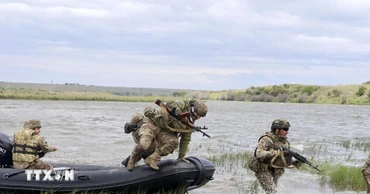 Binh sỹ Ukraine huấn luyện tại khu vực Mykolaiv ngày 14/5/2024. (Ảnh: Kyodo/TTXVN). 