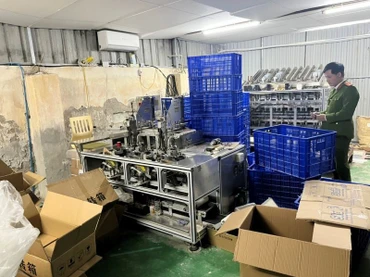 Hệ thống máy móc tự động để sản xuất mỹ phẩm, thực phẩm chức năng giả.
