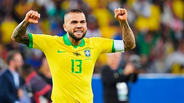 Dani Alves dự World Cup