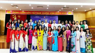 Đại diện các học viên dự khóa tập huấn chụp ảnh lưu niệm.