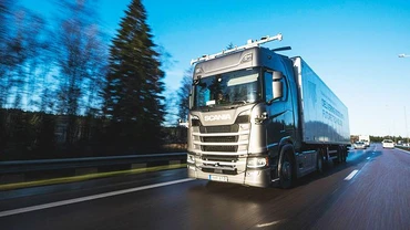 Xe tự lái của Scania với hệ thống camera và cảm biến trên mui xe. Ảnh: AFP