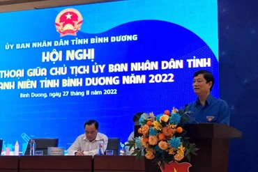 Chủ tịch Ủy ban nhân dân tỉnh Bình Dương Võ Văn Minh phát biểu tại hội nghị.