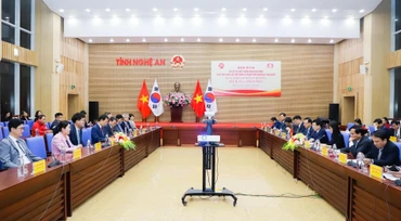 Toàn cảnh buổi hội đàm giữa lãnh đạo tỉnh Nghệ An và thành phố Gwangju (Hàn Quốc).