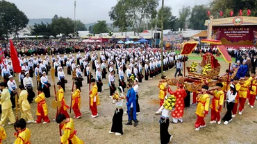 Màn trình tấu chiêng Mường của hơn 500 nghệ nhân tại lễ hội.