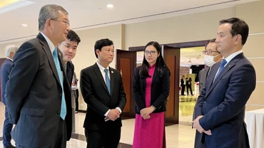 Lãnh đạo tỉnh Bình Dương và lãnh đạo tỉnh Yamaguchi (Nhật Bản) tại buổi gặp gỡ và làm việc ở Bình Dương vào tháng 11/2022.
