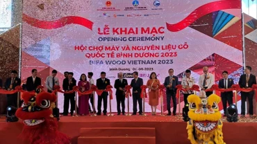 Nghi thức khai mạc hội chợ.