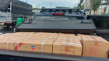 Ô-tô vận chuyển 300 chai rượu ngoại không có hóa đơn chứng từ.