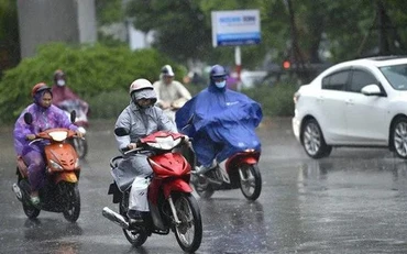 [Video] Hà Nội đón mưa trái mùa, chuẩn bị đón đợt rét đậm mới