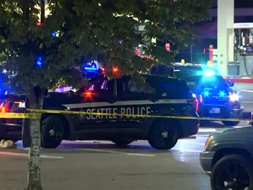 Cảnh sát Mỹ làm việc tại hiện trường vụ xả súng ở phía Nam Seattle. (Nguồn: CNN)