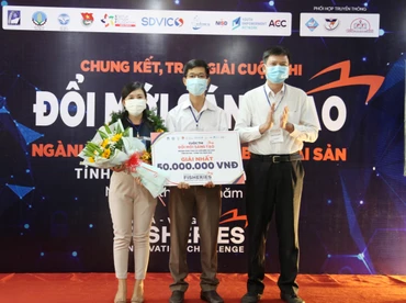 Dự án “Thiết bị cảnh báo khẩn cấp tự động, hỗ trợ tìm kiếm cho tàu cá khi gặp nạn” của nhóm tác giả Bùi Minh Thảo và Huỳnh Thị Phương Dung (Trường cao đẳng Kỹ thuật và Công nghệ tỉnh Bà Rịa- Vũng Tàu) giành giải nhất tại Cuộc thi đổi mới sáng tạo Ngành Thủy sản tỉnh Bà Rịa-Vũng Tàu năm 2021.