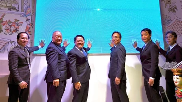 Các đại biểu thực hiện nghi lễ khai mạc Tuần lễ. (Ảnh: Cục Hợp tác quốc tế cung cấp)