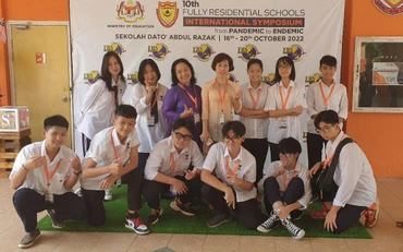 Đoàn học sinh Việt Nam tại Diễn đàn.