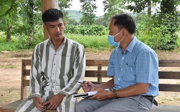 Anh L.V.T. (huyện Hương Khê, tỉnh Hà Tĩnh) không giấu được vui mừng khi được đặc xá trước thời hạn về đoàn tụ với gia đình. 