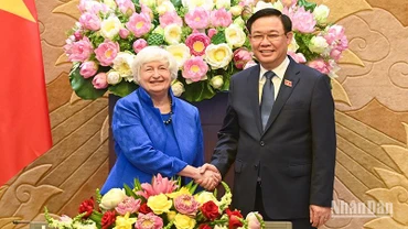 Chủ tịch Quốc hội Vương Đình Huệ và Bộ trưởng Tài chính Hoa Kỳ Janet Yellen tại buổi tiếp. (Ảnh: DUY LINH)