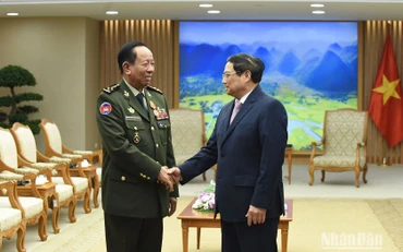 Thủ tướng Phạm Minh Chính đón Đại tướng Tea Banh Phó Thủ tướng Chính phủ, Bộ trưởng Quốc phòng Vương quốc Campuchia.