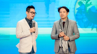Đạo diễn, NSƯT Nguyễn Tài Văn (quàng khăn). (Ảnh: Nhà sản xuất cung cấp)
