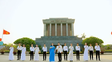 Cảnh trong MV "Người đi tìm hình của nước". (Ảnh: Nhạc sĩ cung cấp)