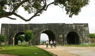 Di tích Thành Nhà Hồ.