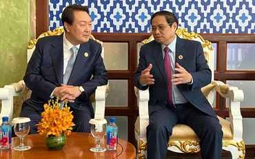 Thủ tướng Phạm Minh Chính gặp Tổng thống Hàn Quốc Yoon Suk Yeol. (Ảnh: vov.vn)