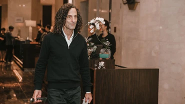 Nghệ sĩ Kenny G là nghệ sĩ mở màn cho chuỗi dự án "Good Morning Vietnam" do Báo Nhân Dân và IB Group phối hợp tổ chức.
